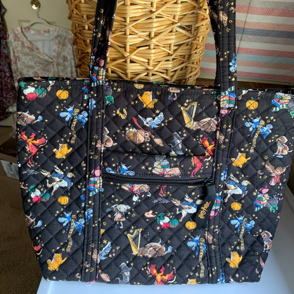 Vera Bradley Harry Potter Small Vera Tote bag Friends at Hogwarts Ditsy Actual